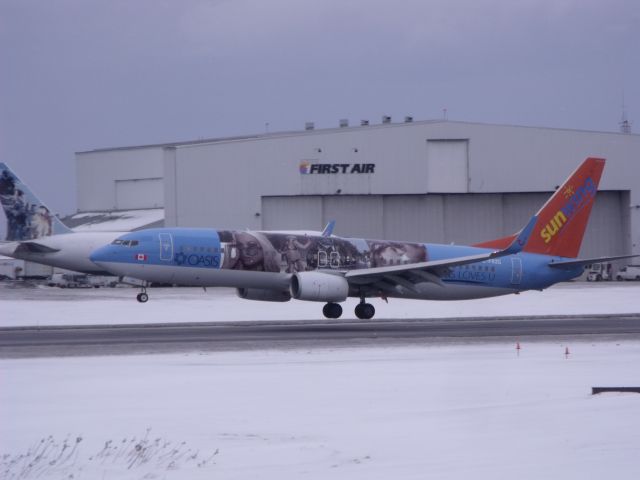 Boeing 737-800 (C-FRZG)