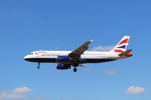 Airbus A320 (G-EUYA) - British Airways (BA) G-EUYA A320-232 [cn3697]br /London Heathrow (LHR). British Airways flight BA849 arriving from Zagreb Franjo Tuđman (ZAG). br /Taken from Myrtle Avenue 'Gardens'. Hatton Cross (end of 27L runway)br /br /2018 08 02br /a rel=nofollow href=http://alphayankee.smugmug.com/Airlines-and-Airliners-Portfolio/Airlines/EuropeanAirlines/British-Airways-BAhttps://alphayankee.smugmug.com/Airlines-and-Airliners-Portfolio/Airlines/EuropeanAirlines/British-Airways-BA/a