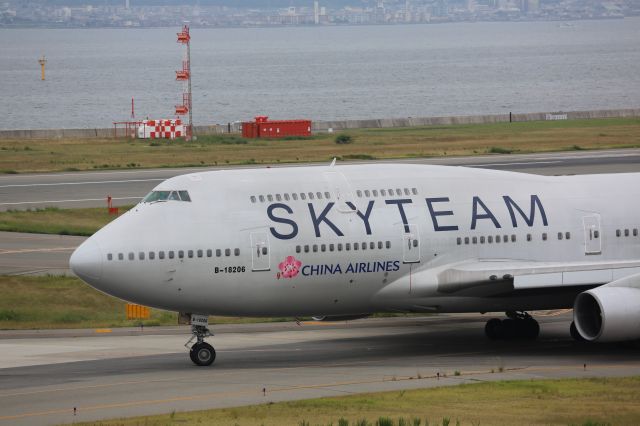 Boeing 747-400 (B-18206)