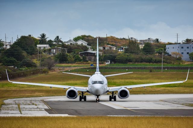 Boeing 737-800 (C-FLWJ)