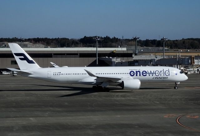 Airbus A350-900 (OH-LWB) - Taxing at NRT (2018/01/01)
