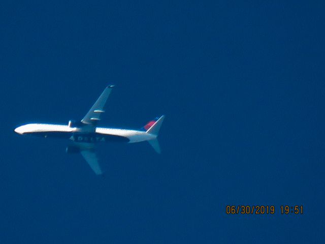Boeing 737-900 (N910DU)