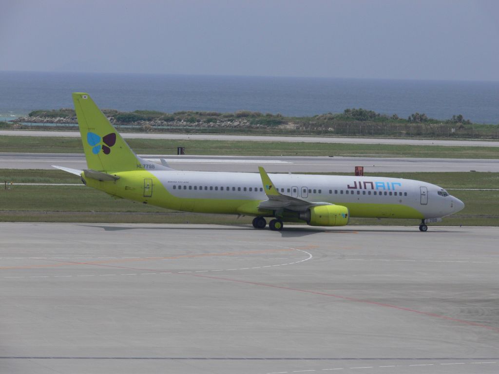 Boeing 737-800 (HL7798)