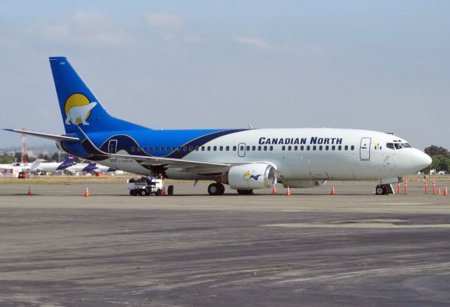 BOEING 737-300 (C-GCNU)