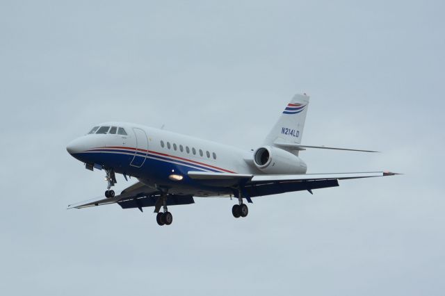 Dassault Falcon 2000 (N214LD)