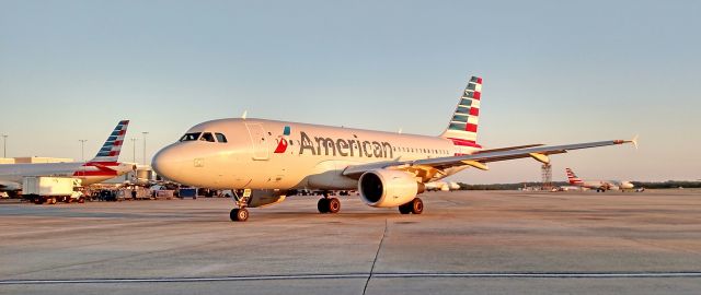 Airbus A319 (N711UW)