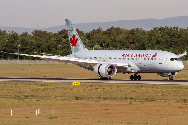 Boeing 787-8 (C-GHPU) - C-GHPU Air Canada Boeing 787-8 Dreamliner coming in from Montreal (YUL) @ Frankfurt Rhein-Main International (FRA) / 08.05.2018