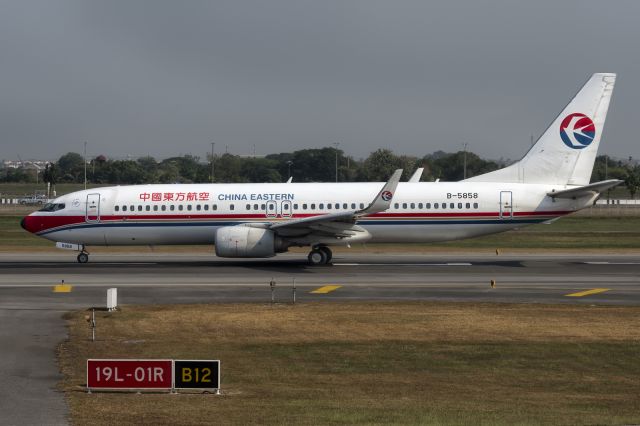 Boeing 737-800 (B-5858) - 8th January, 2020: Lining up for takeoff from runway 01R at Bangkok's Suvarnabhumi Airport. (See http://www.planexplorer.net/Xploregallery/displayimage.php?pid=1706 )