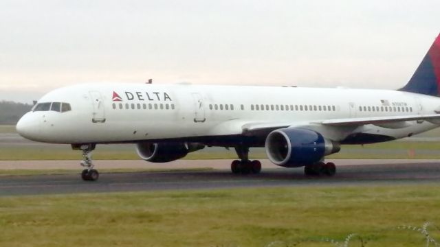 Boeing 757-200 (N706TW) - Delta 757 taxing past the avp after crossing the pond from JFK