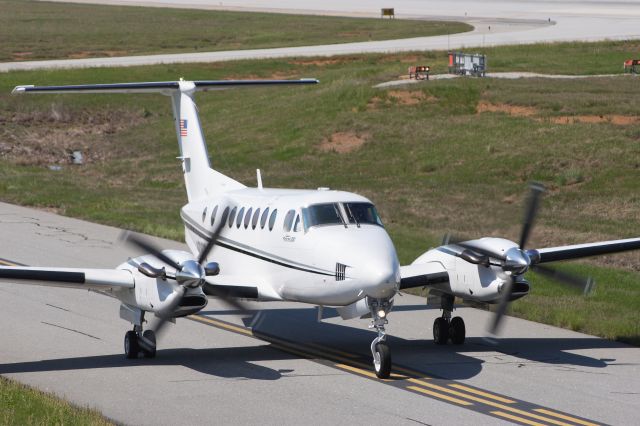 Beechcraft Super King Air 350 (N8080Q)