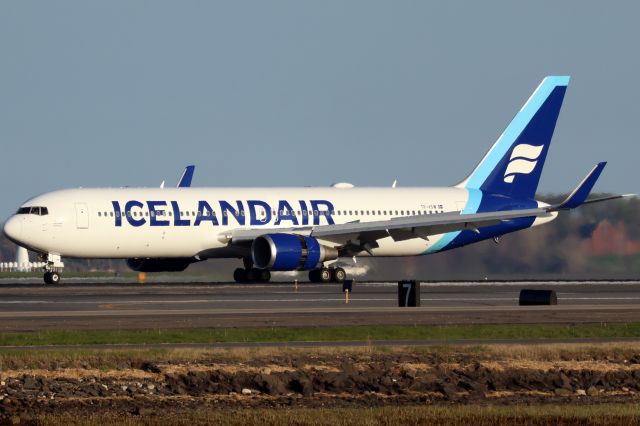 BOEING 767-300 (TF-ISW)