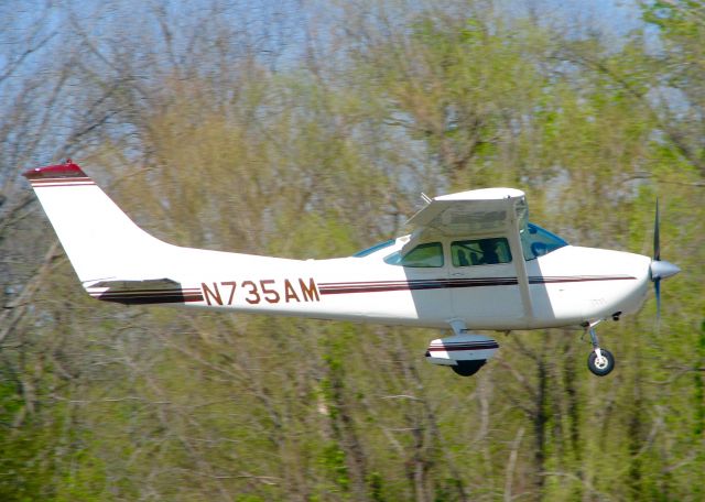 Cessna Skylane (N735AM) - At Downtown Shreveport.