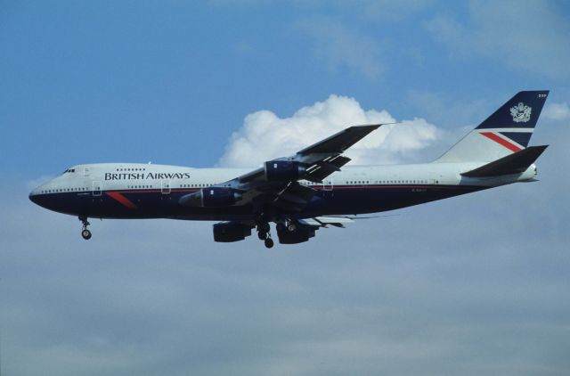 Boeing 747-200 (G-BDXP) - Final Approach to Narita Intl Airport Rwy34 on 1990/11/23