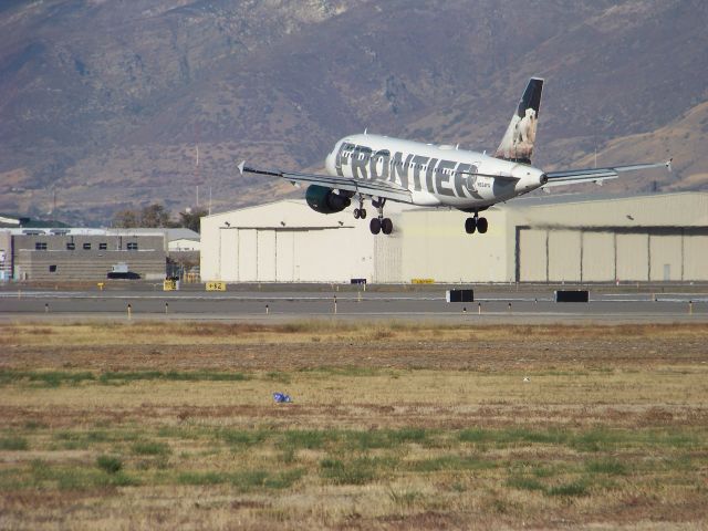 Airbus A319 (N924FR)