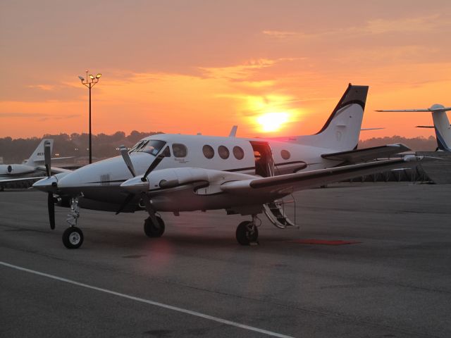 Beechcraft King Air 90 (N331JP)