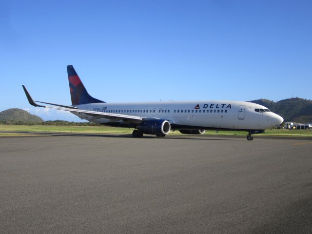 Boeing 737-700 (N372DA)