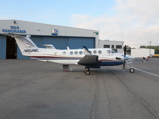 Beechcraft Super King Air 350 (N904MC) - The Nantucket shuttle at HPN on a Monday morning.