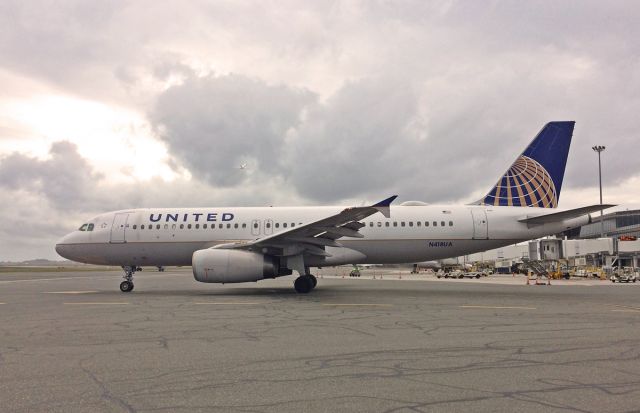 Airbus A320 (N418UA) - 10/21/2016 BOS to IAD