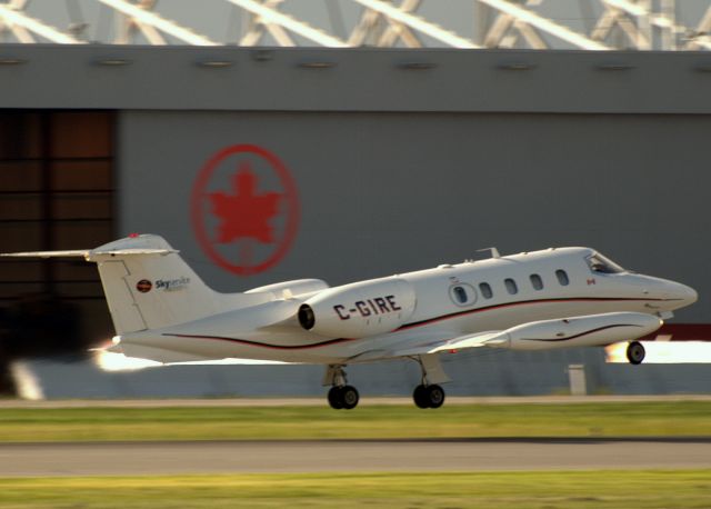 Learjet 35 (C-GIRE)