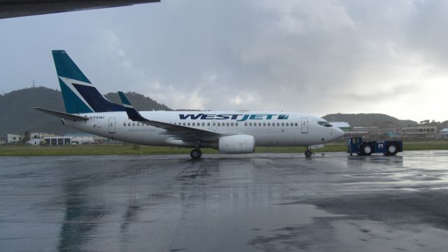 Boeing 737-700 (C-FXWJ)