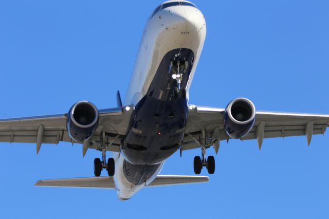 Embraer 175 —