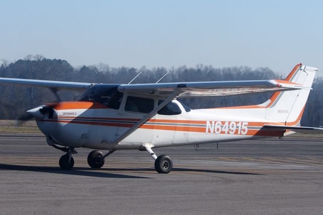 Cessna Skyhawk (N64915)