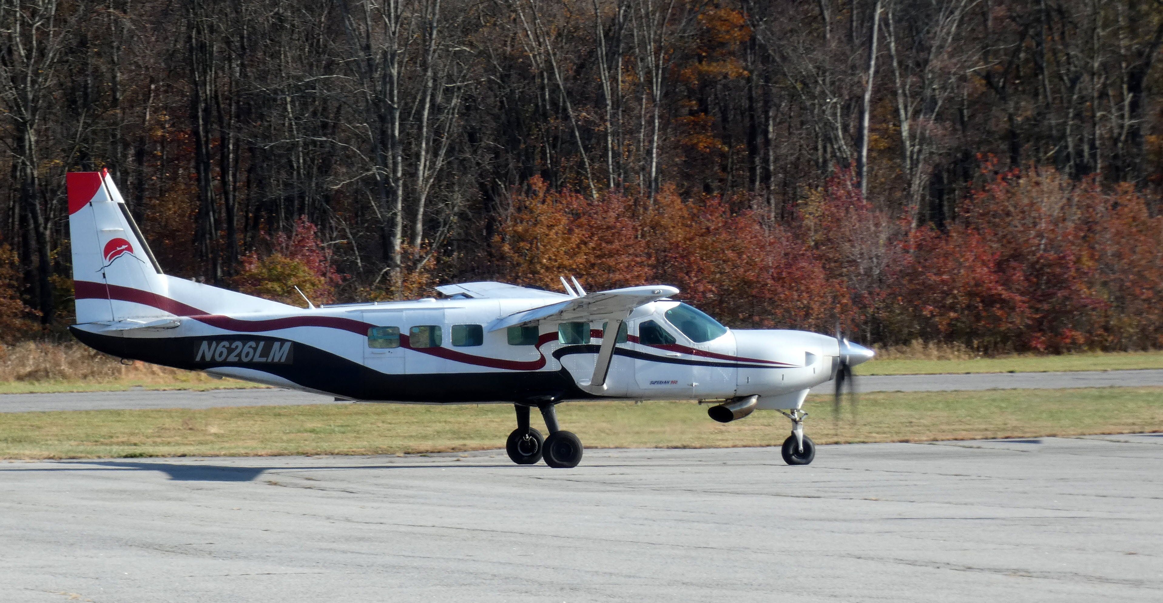 Cessna Caravan (N626LM) - Taxiing to parking is this 1998 Cessna 208B Grand Caravan in the Autumn of 2024.