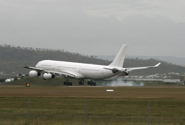 Airbus A340-300 (CS-TQL)