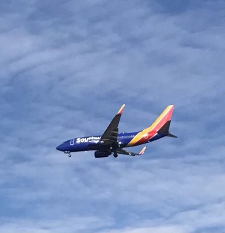 Boeing 737-700 (N496WN) - Runway 28C arrival! 12/29/21.
