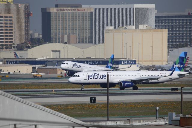 Airbus A321 (N967JT)