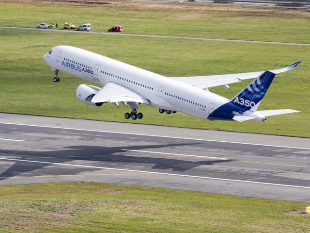 Airbus A350-900 (F-WXWB) - The start of the maiden flight of the A350. The takeoff!