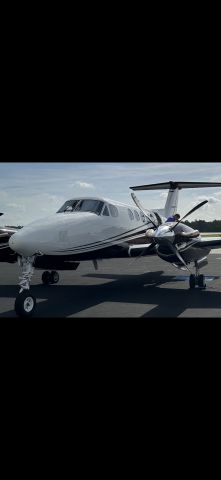 Beechcraft Super King Air 200 (N32DC)