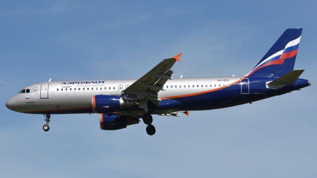 Airbus A320 (VQ-BHL)