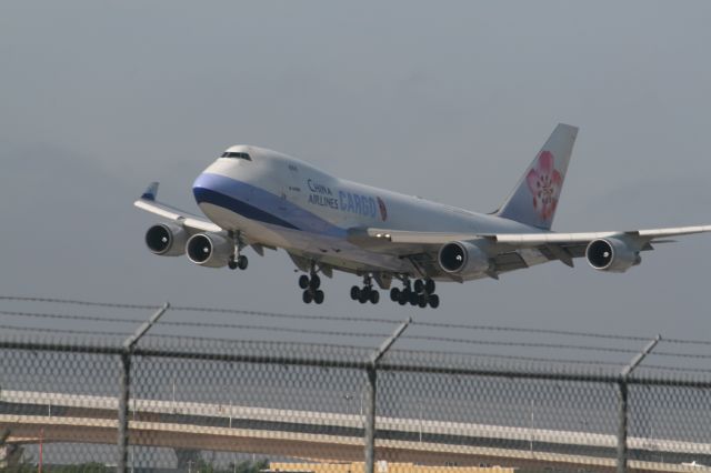 Boeing 747-400 (B-18709)