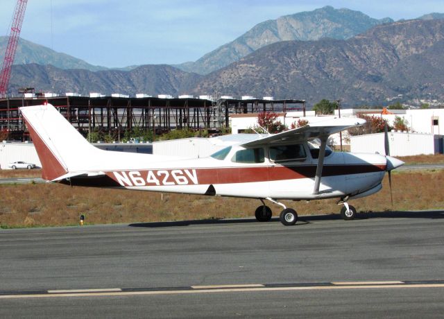 Cessna Skyhawk (N6426V) - Taxiing to RWY 26L