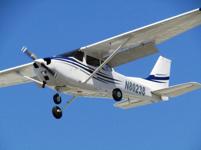 Cessna Skyhawk (N80238) - Landing RWY 24