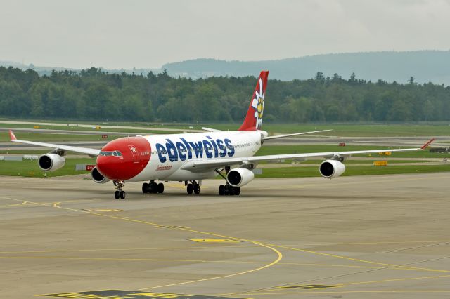 Airbus A340-300 (HB-JMF)