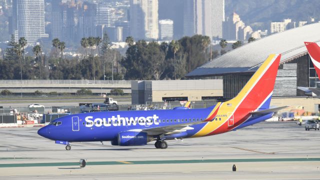 Boeing 737-700 (N564NW) - taxiing to gate at LAX