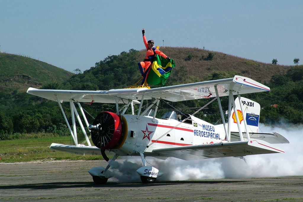 Grumman Super Ag-Cat (PP-XDI) - Marta Bognar, artist in the skies...