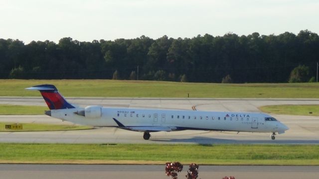 Canadair Regional Jet CRJ-700 (N379CA)