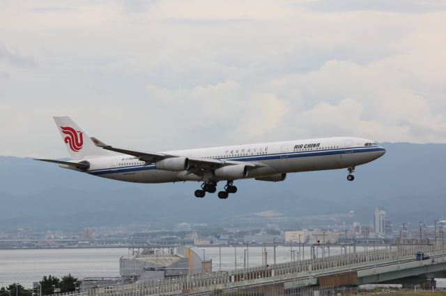 Airbus A340-300 (B-2386)
