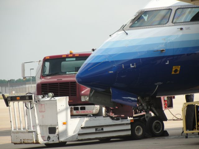 Canadair Regional Jet CRJ-700 (N170GJ)