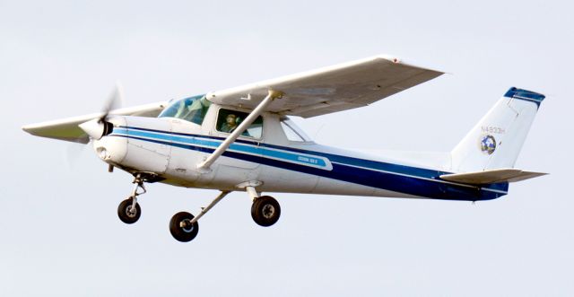 Cessna 152 (N4933H)