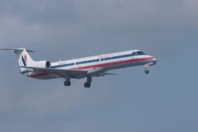 Embraer ERJ-145 (N800AE)