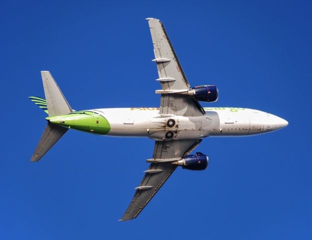 BOEING 737-300 (N302KH) - A 737 Classic with Aloha Air Cargo in some beautiful early morning light.  5/23/21.