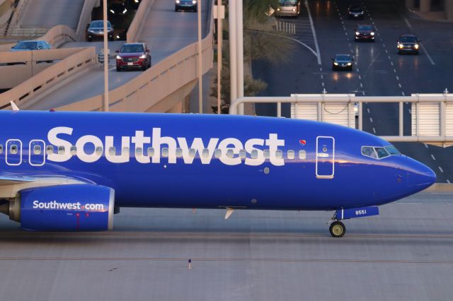 Boeing 737-800 (N8551Q)
