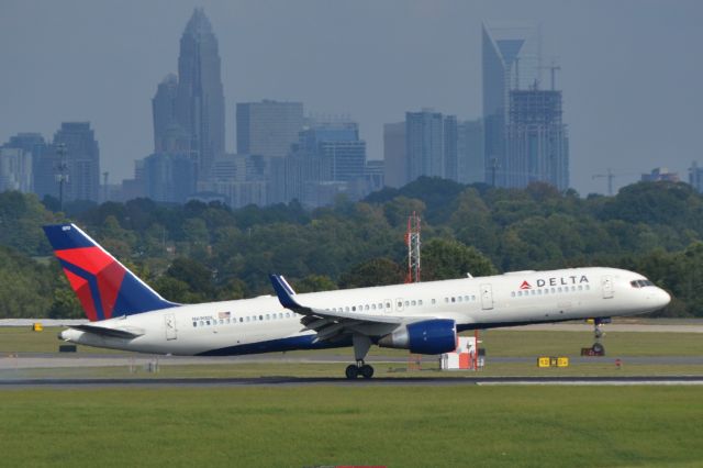 Boeing 757-200 (N690DL) - NFLs Cincinnati Bengals arriving to play the Carolina Panthers at KCLT. Panthers won 31-21. - 9/22/18