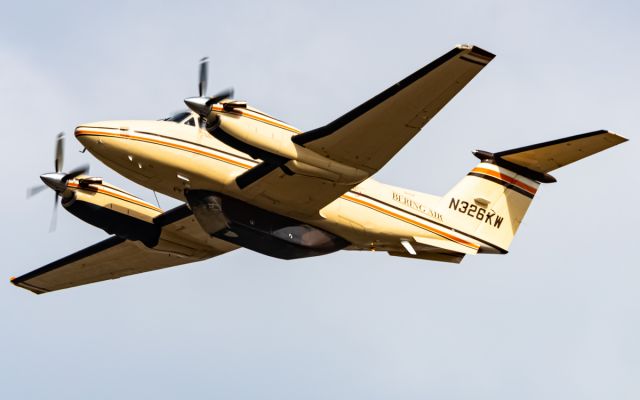 Beechcraft Super King Air 200 (N326KW)