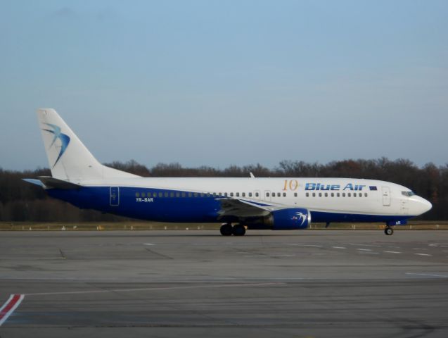 BOEING 737-400 (YR-BAR)