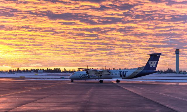 de Havilland Dash 8-400 (N435QX)